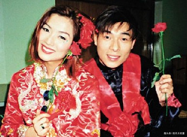 当年郑秀文一首《唯独你是不可取替》,表达的