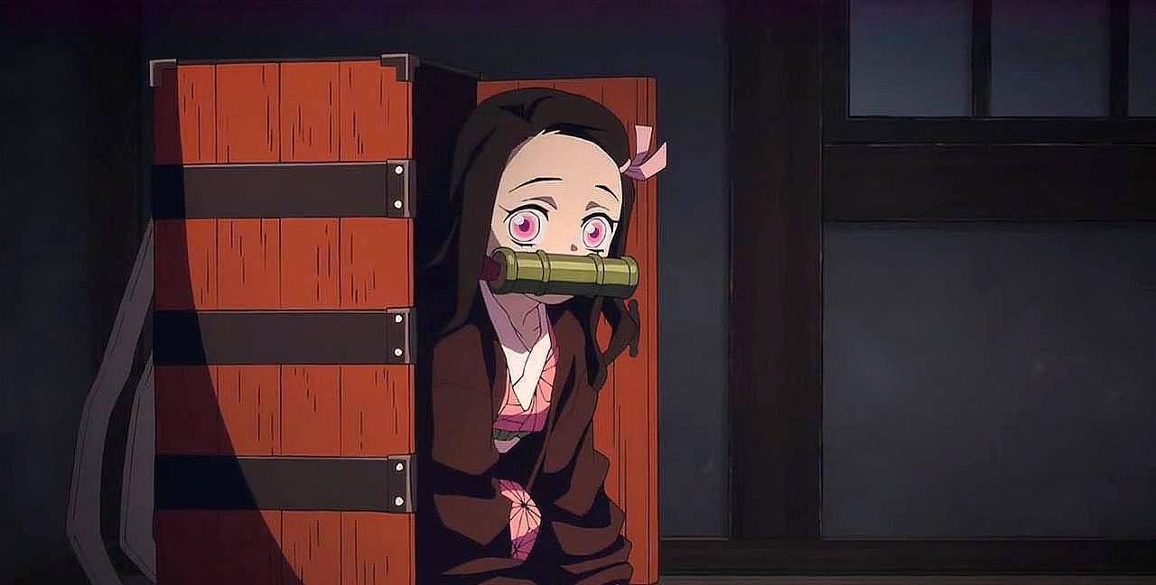 鬼灭之刃14集:女生少女露出真面目可爱,善逸看说猪头被动图片