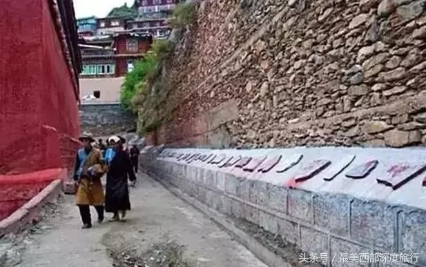 这条川藏线被称作信仰之路