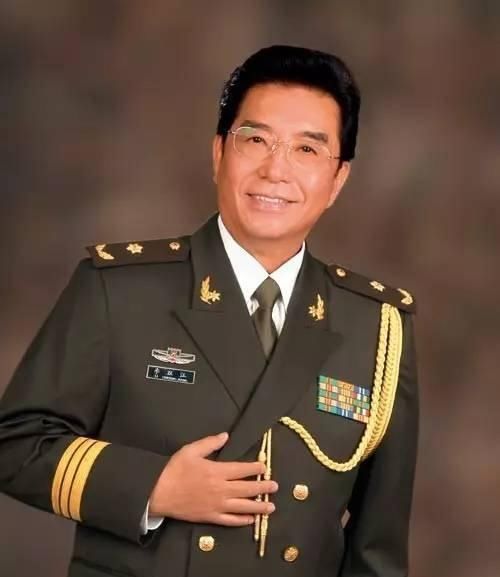 81岁老歌唱家李双江仍然各地商演演出，近照曝光精神抖擞红光满面