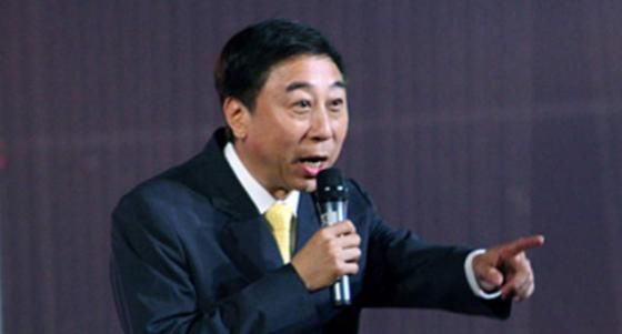 春晚搭档老师冯巩走红，2年后沦为阶下囚，他到底经历了什么？