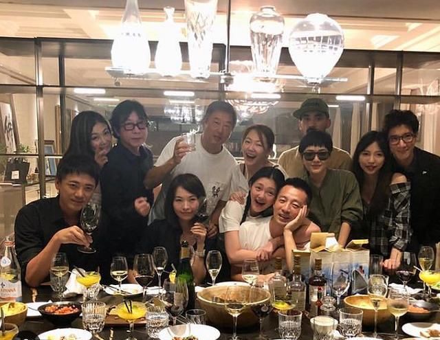 大S扮花季女生为汪小菲献吻庆生,他却直呼少女老婆的老唱歌曲图片