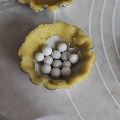 迷你菠萝奶油树莓挞