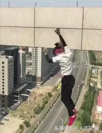 极限咏宁坠楼详情,2个引体向上后体力不支,专