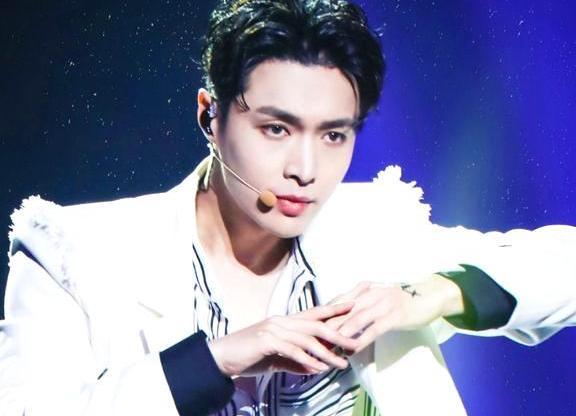 外媒《2018全球最美面孔》揭晓,张艺兴热巴成