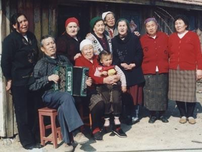 中国的俄罗斯族人过年:轻礼节，重美食!
