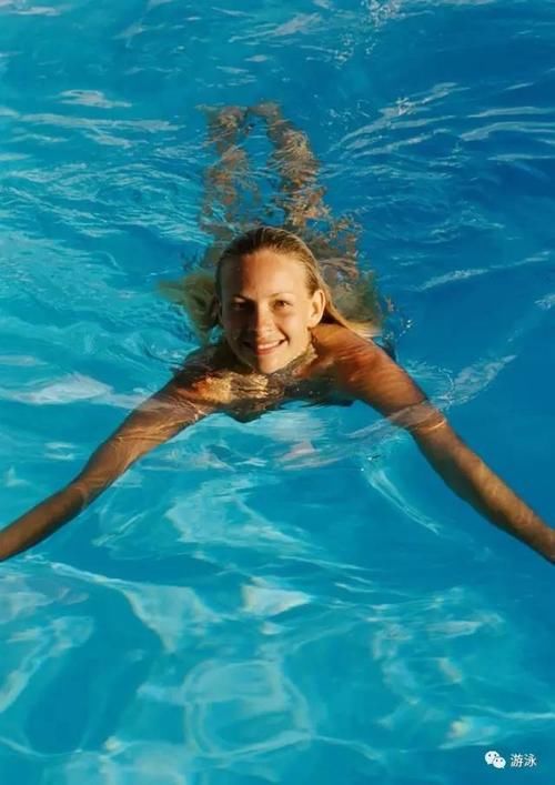 蛙泳为什么抬头换气总是下沉?原因在这里!