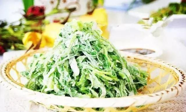 农村地里的这个野菜，农民把它当害草除去，却不知是餐桌上的美味