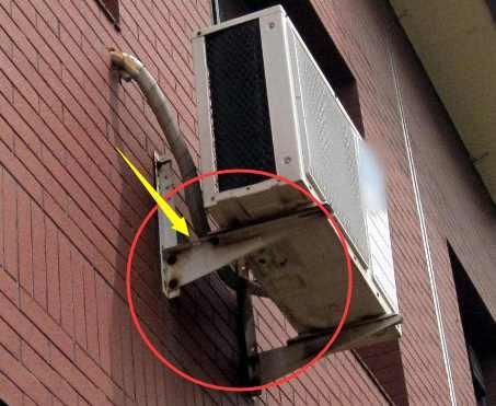 如果装修工人这样安装空调,记得给他加工钱,用