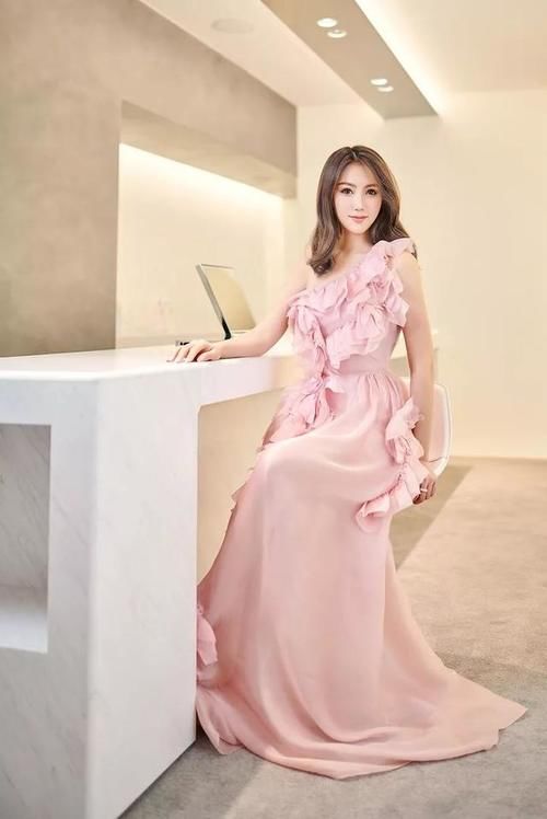 Baby带儿子小海绵打入上海顶级富婆圈，自曝平时负责给大家订餐