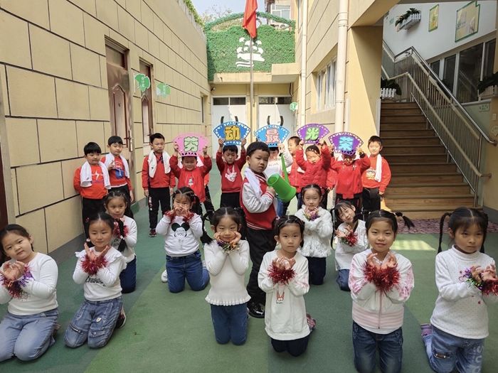 天桥区工人新村南村中心幼儿园开展五一国际