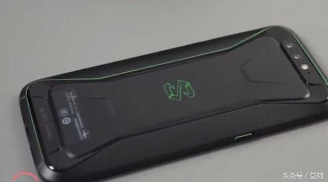 3299的小米MIX 2S 和2999的黑鲨,同门兄弟,谁