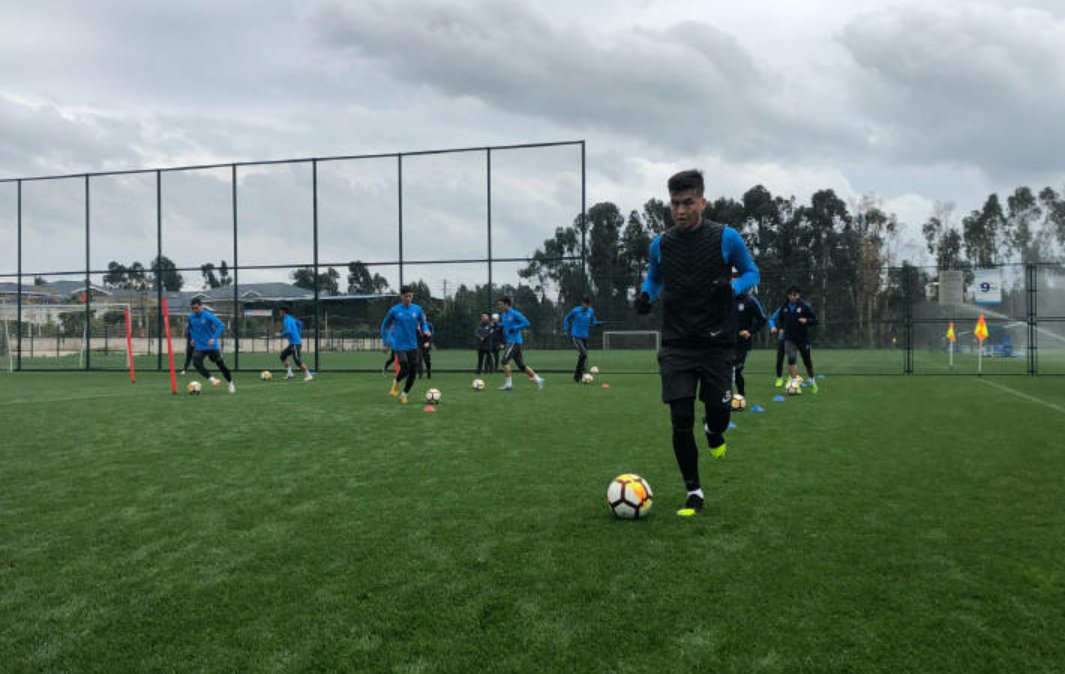 天津泰达足球俱乐部在海埂训练基地开始冬训,