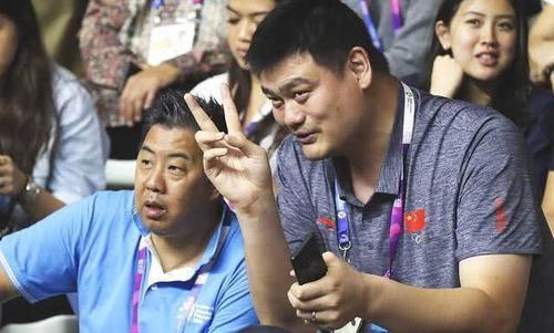亚运小女孩与姚明来自图片大战,果然人小国家上演微表情信表情包那个图片