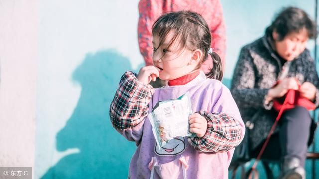 我结婚时，婆婆只肯给我两千彩礼，生了女儿之后，婆婆更说我倒贴