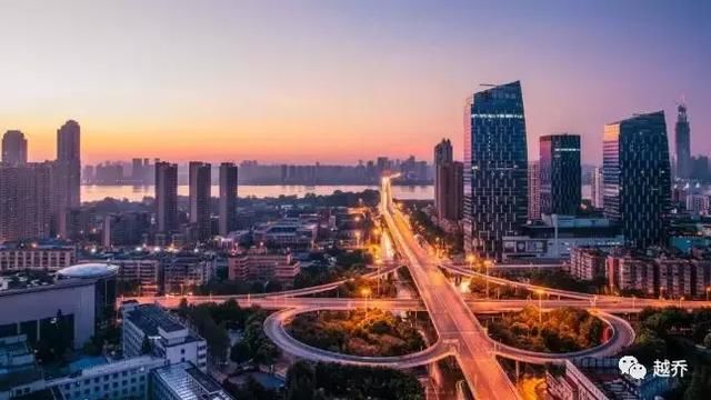 看完扎心!在武汉的\"空巢青年\",月存多少钱才能买房?