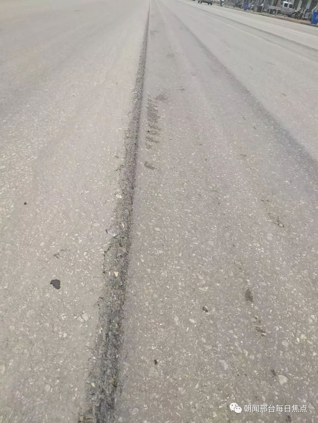 沙河市新城车辙路段罐车侧翻,《海草》还要唱