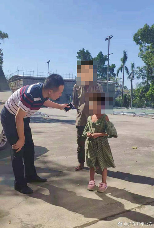 开平女子当街殴打女童事件追踪:女童七岁,无户