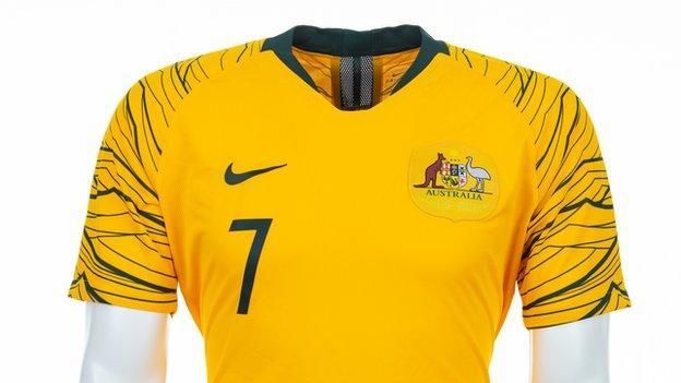 世界杯 2018: 32个国家足球比赛球衣发布