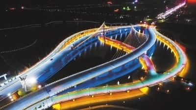 甘肃这个城市要腾飞，一条时速250高铁在此设14站，还新建3座机场