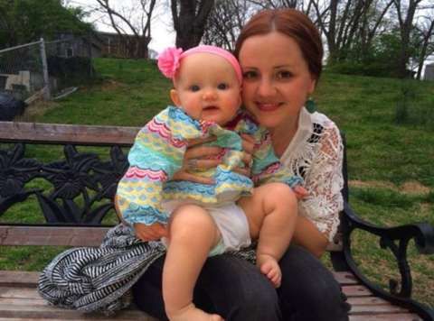 美国37岁女子患脑癌,但为救肚子里的宝宝决定