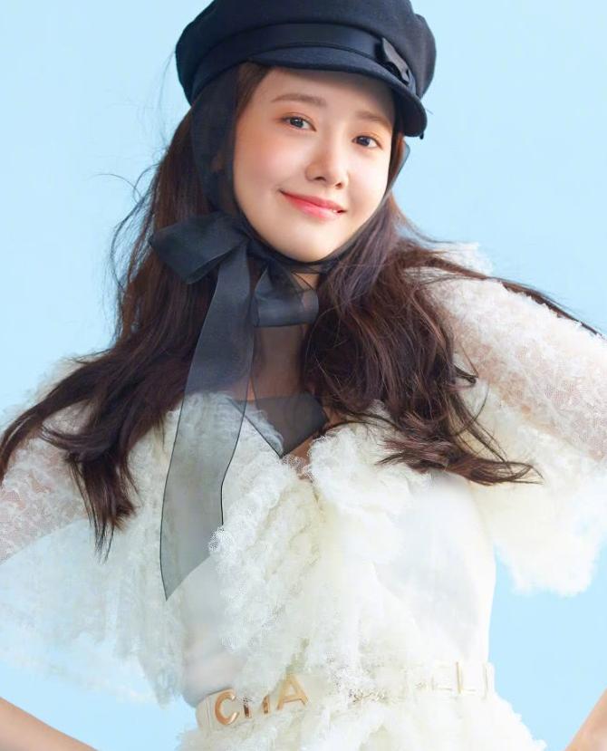 不愧是韩国第一女神,林允儿将泡沫当裙子,一