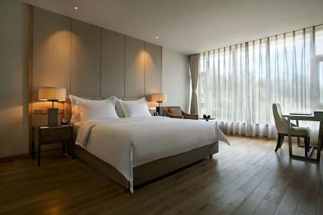 我在梨花盛开的听紫云，候你佳音！