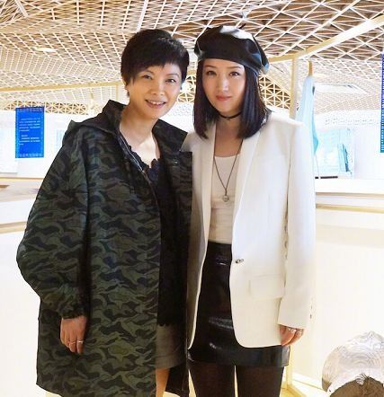 杨钰莹现身婚礼现场?47岁的她为啥还能岁月静