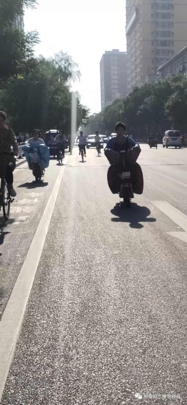 不按规定车道行驶