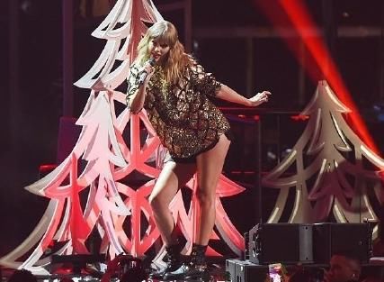 霉霉最新照片胖到让人不敢相信,网友:我们喜欢