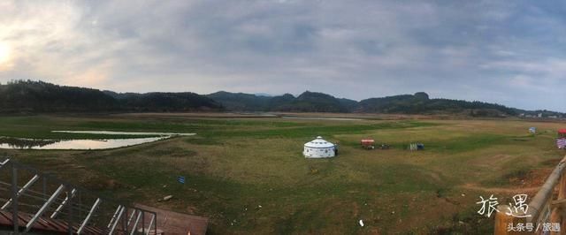 从高处俯瞰福建泰宁十里平湖：感受猫儿山公园的奇特之景