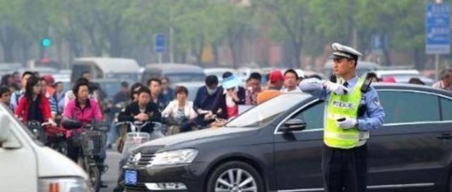 5座私家车坐7人处罚