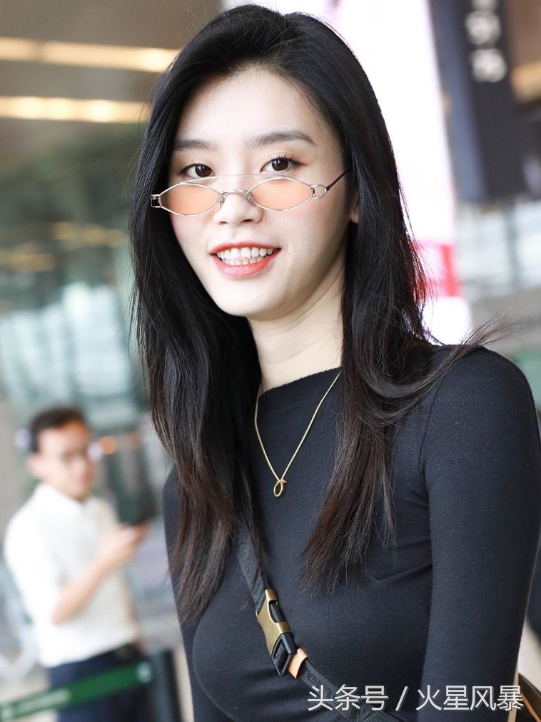 维密性感机场腿美诱惑长臀性感图片大裸背惊艳1天使胸型完美大长腿图片