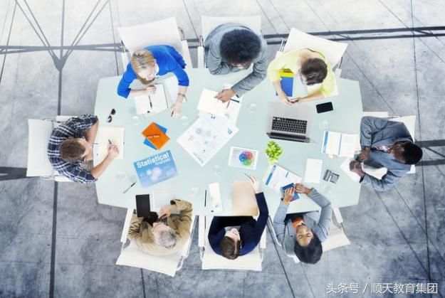 工商管理的经济发展关系