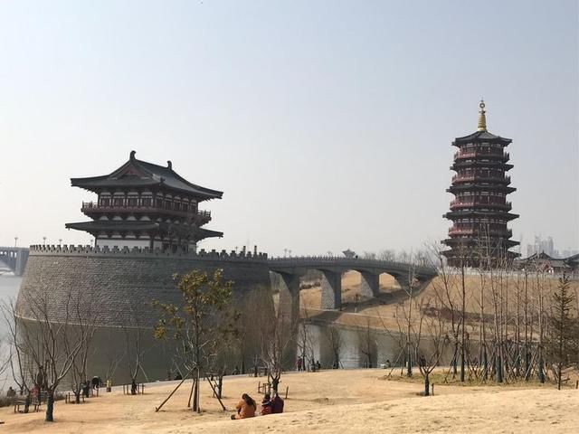 春节闲逛走拍洛阳百态之四：瀍河洛浦梅花艳，桥飞蛟龙丝路长