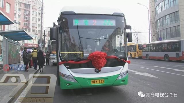 2路电车老车型光荣“退役”！看着这些公交老照片，你能认出几辆
