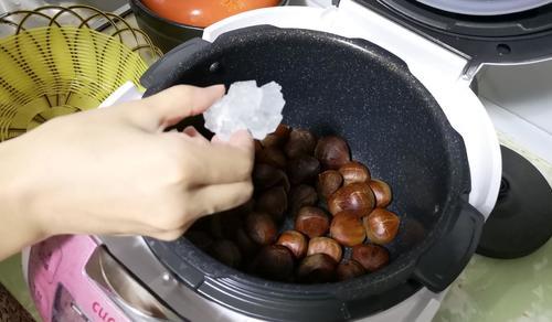 怎么用电饭煲做板栗 t018b1e1efcef7e260e.jpg