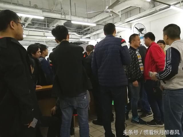 实拍 :广东某人才市场，今天是大年初六，找工作的人已经明显增多