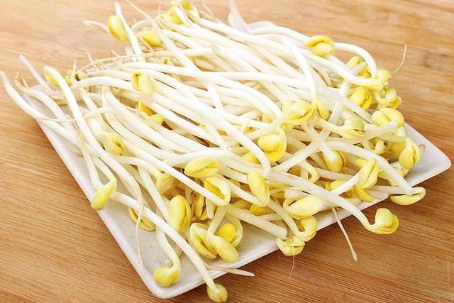 暴饮暴食易引发口腔溃疡！1茶1粥1汤来解决！