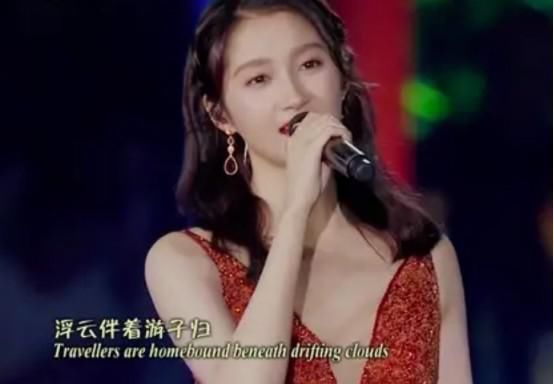 鹿晗关晓彤太会避嫌，参加演出拒绝同框，却被发现偷偷穿情侣装？