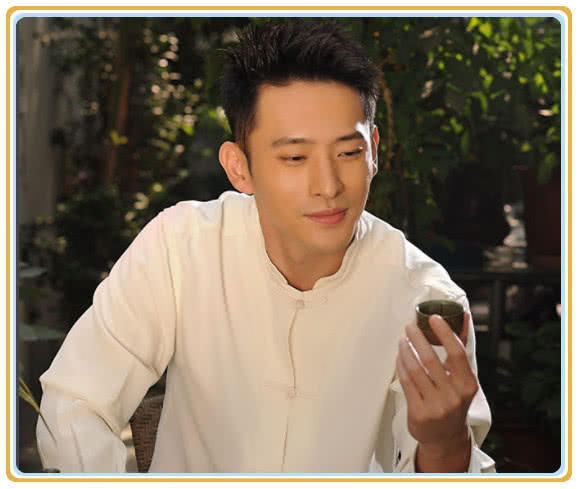 当盛家四个女婿换上现代装,梁晗很耐看,最后被