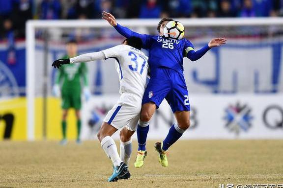 真脏!上海德比,柏佳骏肘击、孙世林倒地击奥斯