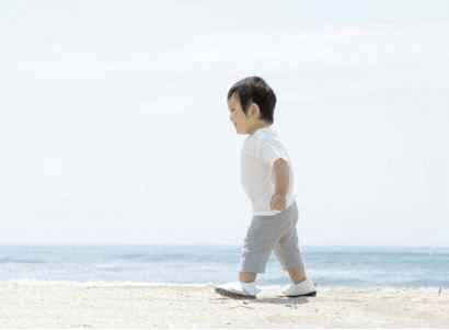 婴儿学走路七大要点，看完这些妈妈就知道了