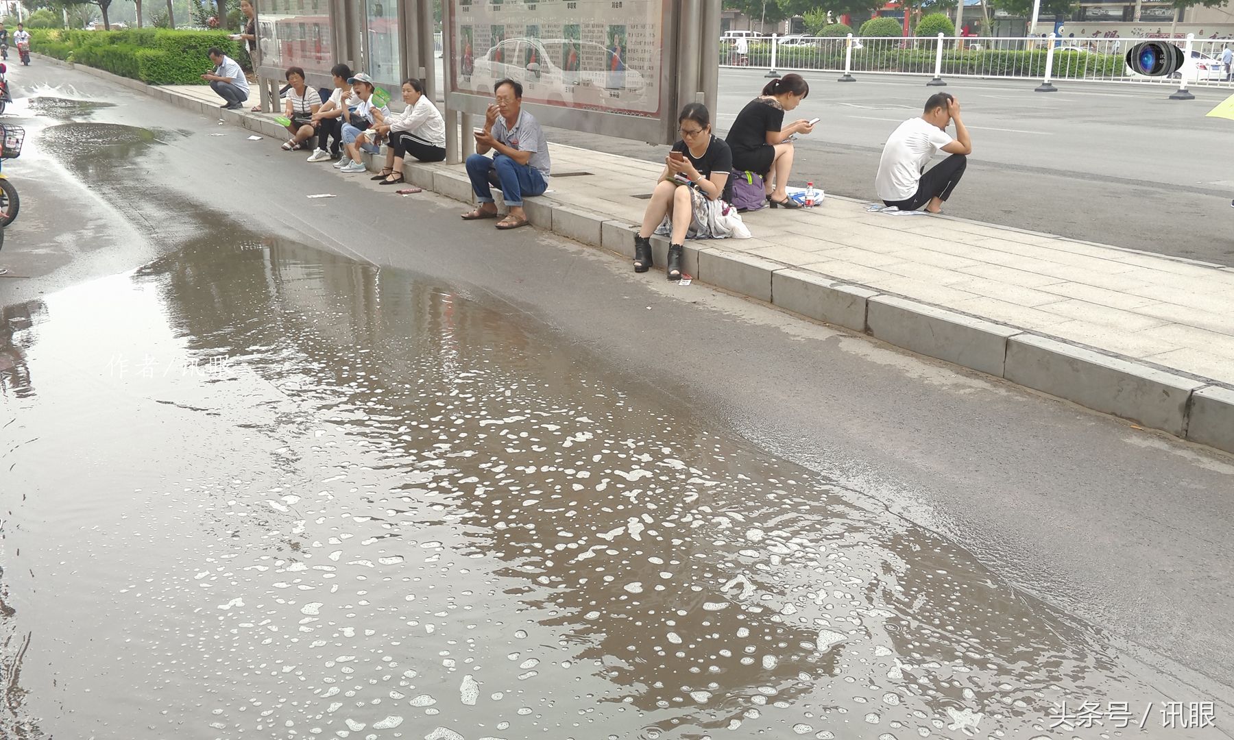 这里的中考不亚于高考,为啥这些陪考的爸妈们