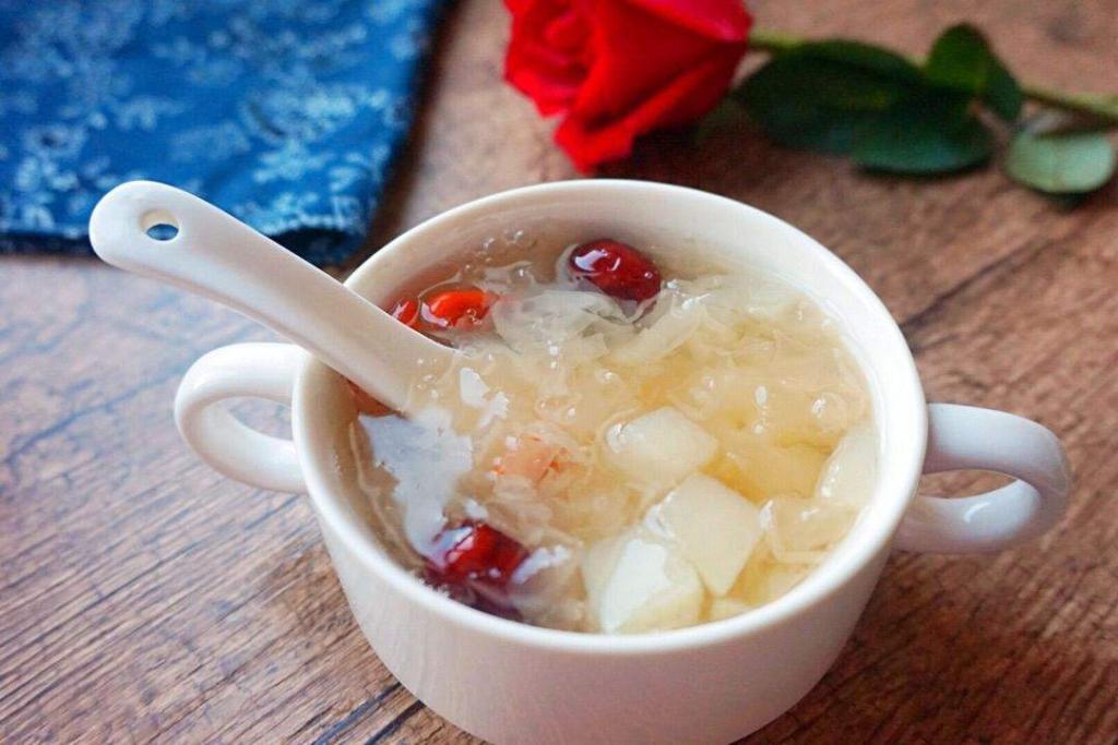 银耳怎么做才容易出胶呢 t018c732002a8e52e97.jpg