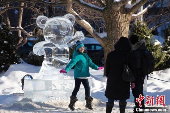 加拿大冰雪季 丽都运河变身超级滑冰道