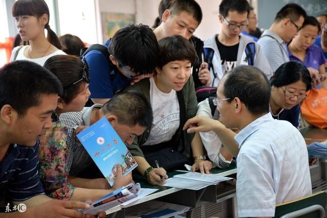 本科毕业考小学教师资格证好还是初中教师资格