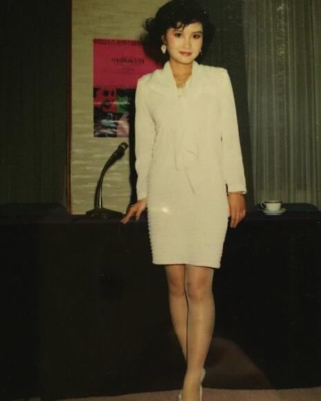 50岁女星马晓晴近照曝光,身材匀称脸型消瘦,曾经红极