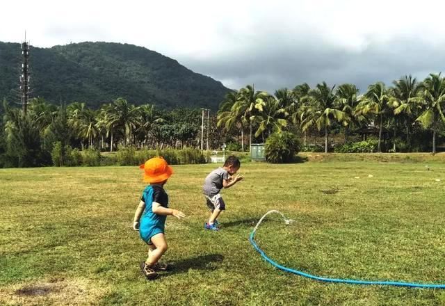 辣妈带娃海南房车行 房车虽小 院子很大