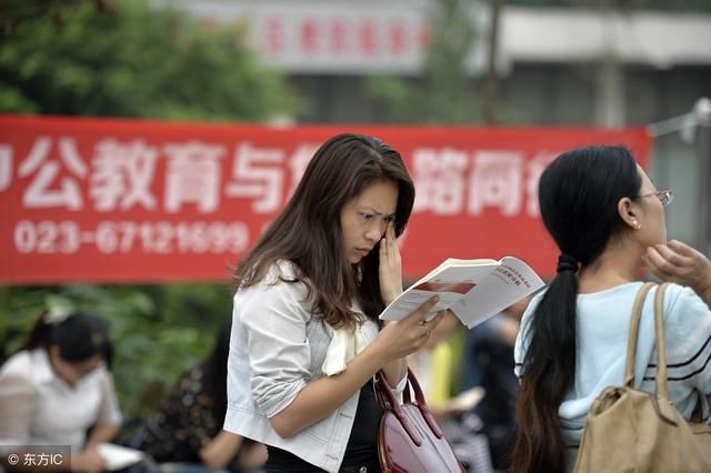 女公务员熬过了资格复审,却参加不了面试?